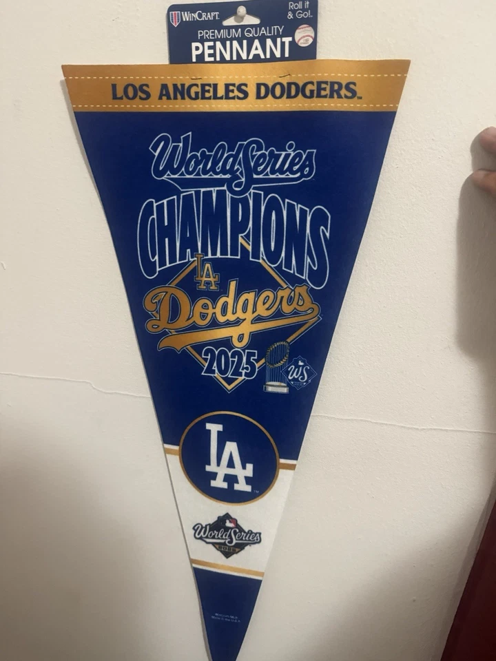 Los Angeles Dodgers 2025 Serie Mundial Campeones Banderín Premium 12x30 🔥 🔥... Foto 2 de 2