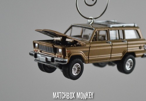 Vintage Style 1981 Custom AMC Jeep Wagoneer Christmas Ornament 1/64 Scale Adorno - Afbeelding 1 van 10