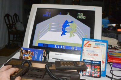 1979 Mattel Intellivision,11 tested games,19'' LCD TV ready to play combo