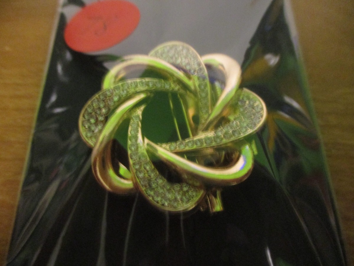 P078 True Love Flower Rhinestone Brooch Pin Metal Pin Brooch Scarf