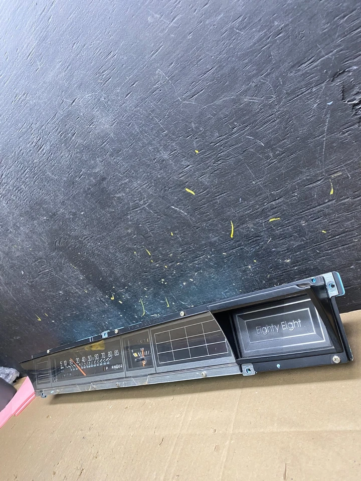 1988 - 1991 Oldsmobile Delta 88 velocímetro medidor cluster moldura acabamento OE U4783 DG - Imagem 3 de 4