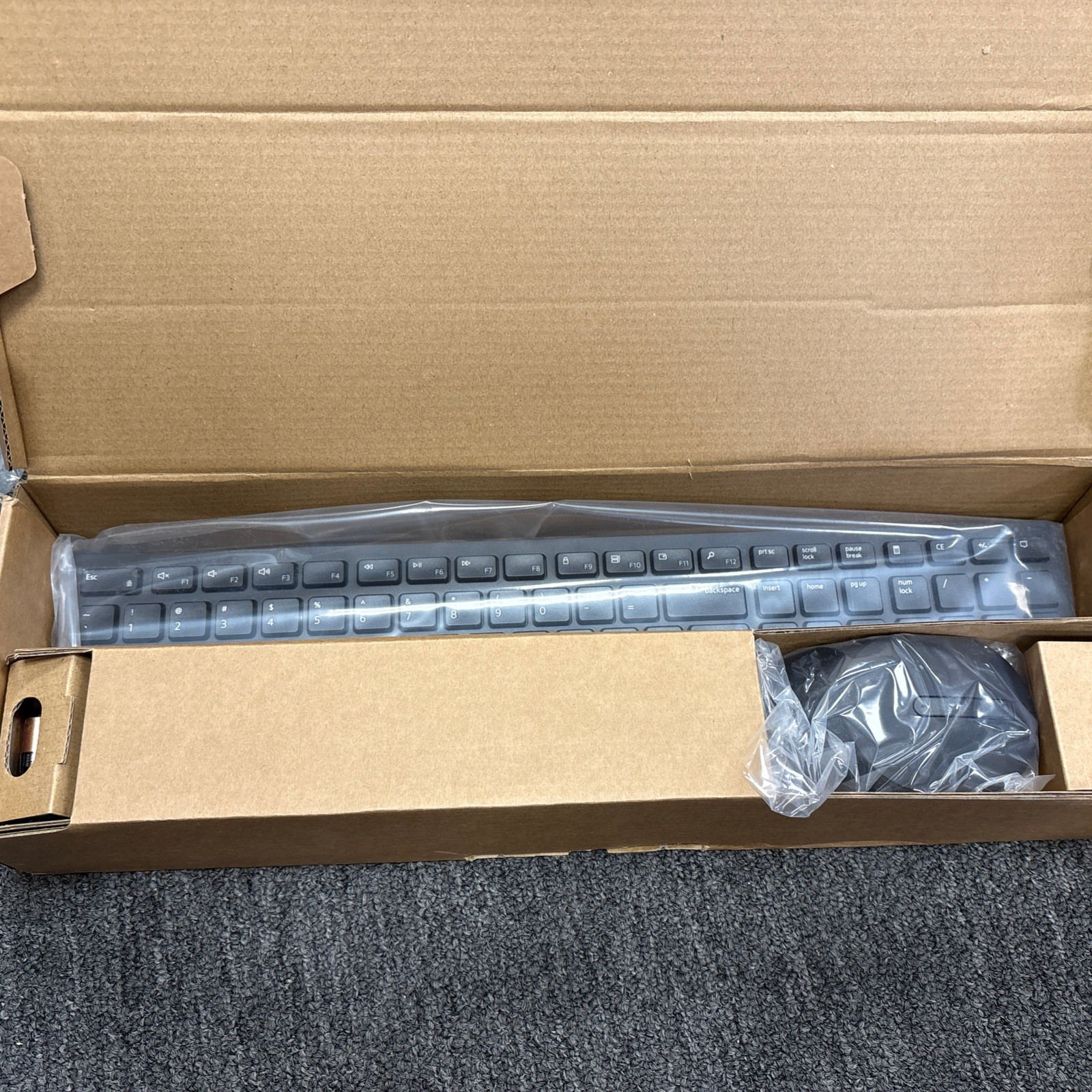 NEW Dell Wireless Keyboard Mouse Combo KB3121Wp MS3121Wp Remote Black USB. Available Now for $22.99