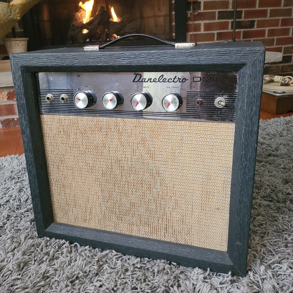 Danelectro DM10 All Tube Guitar Amplifier 1960's. Works Great, All Original.  - image 3 of 4