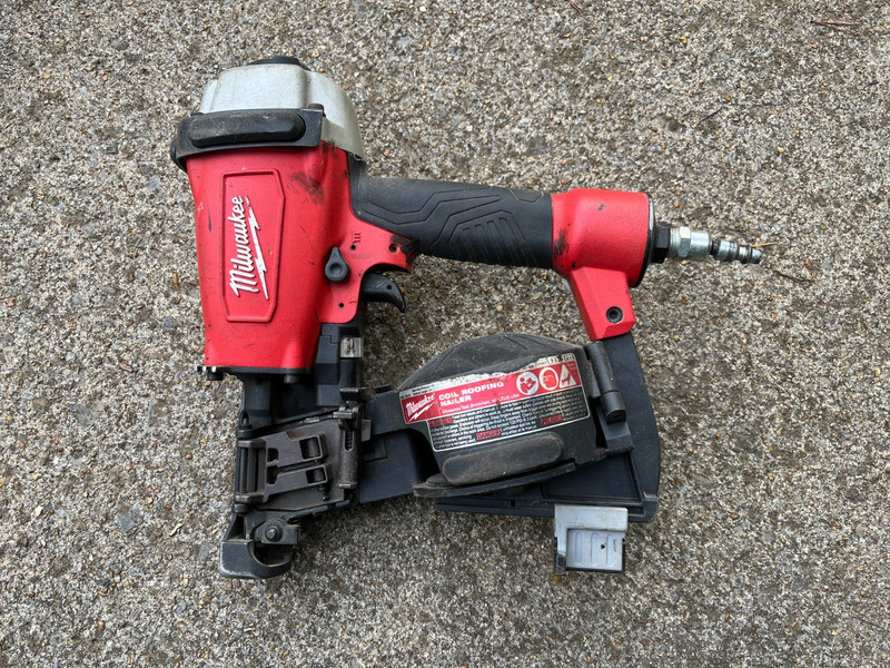 Milwaukee 7220-20 1-3/4 inch Coil Roofing Nailer Used