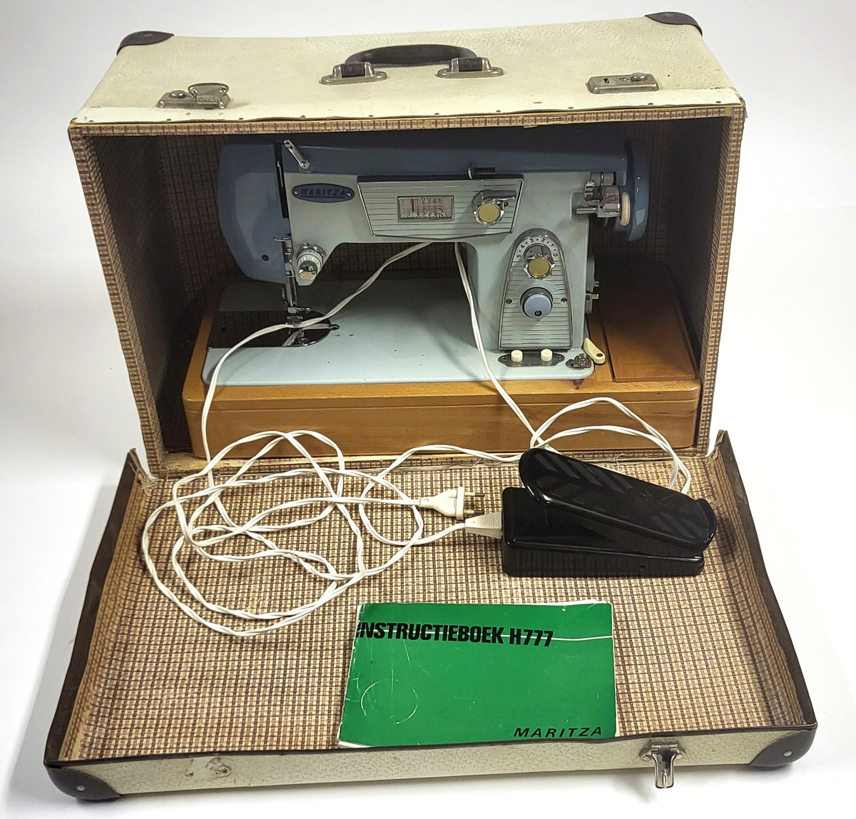 Vintage Maritza H777 Electric Sewing Machine – Zig Zag – 220V