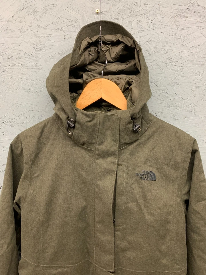 Chaqueta aislante The North Face para hombre talla M gris con capucha polar impermeable Foto 2 de 4