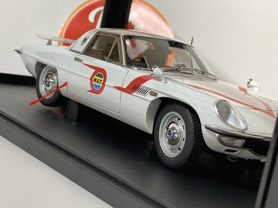 AUTOart 1/18 MAT VEHICLE Return of Ultraman Cosmo Sport White Diecast 75934