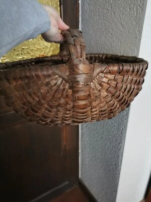 Ancien panier tressé marron foncé - Photo 1/4