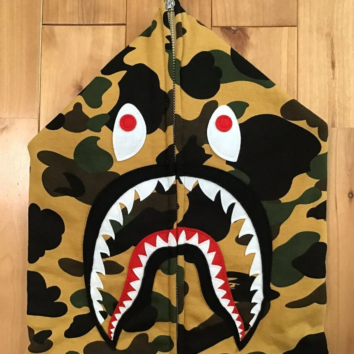 A BATHING APE (BAPE) una scimmia da bagno 1° parka squalo giallo mimetico XXL dal Giappone