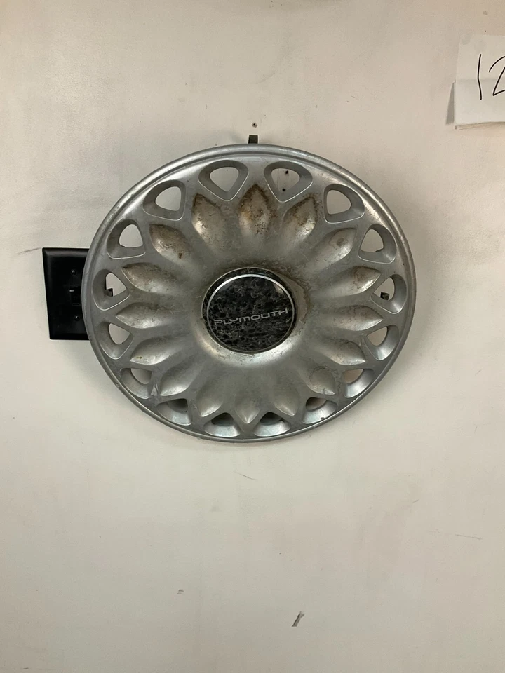 Tapacubos cubierta de rueda de 14" Plymouth Voyager Acclaim Sundance 1994-1995 OEM 4 Foto 3 de 4