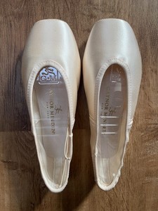 特注品　Gaynor Minden リラ 9.5 N Classic Fit Gaynor Minden, Pointe Shoes - Classic Fit – Tutu Cute Dance Fashions