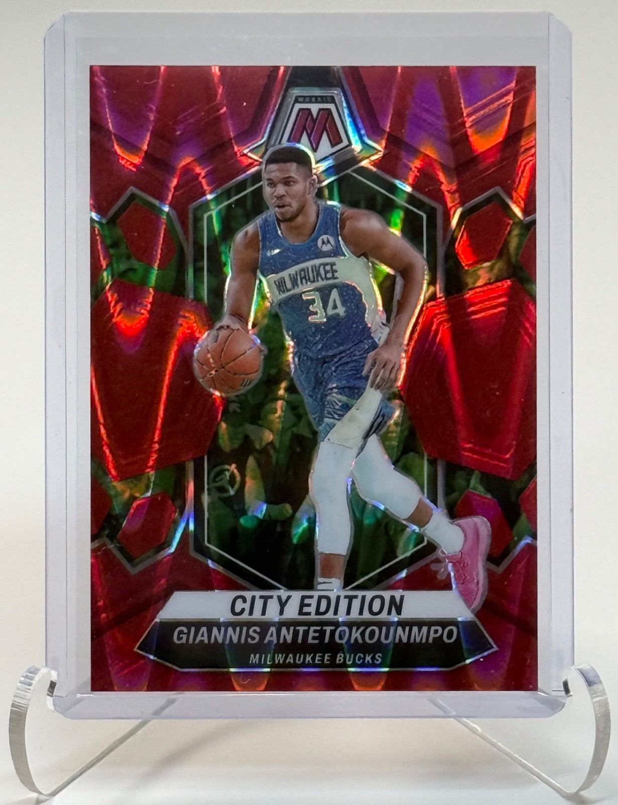 Giannis Antetokounmpo 2023-24 Mosaic Red Seismic Prizm /299 #279 Bucks