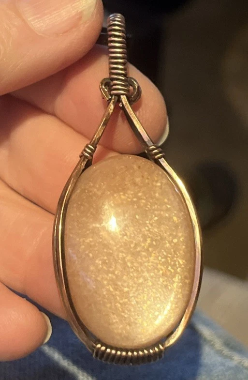 Piedra lunar melocotón ~ Colgante hecho a mano envuelto en alambre de cobre 9g Foto 2 de 4
