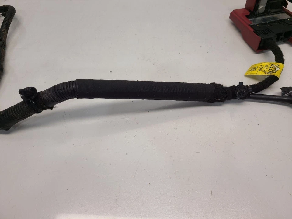 Chevrolet Trax 2017 (1,4 L/AT) arnés de cable de batería positivo n.º de parte: 95423224 Foto 3 de 4