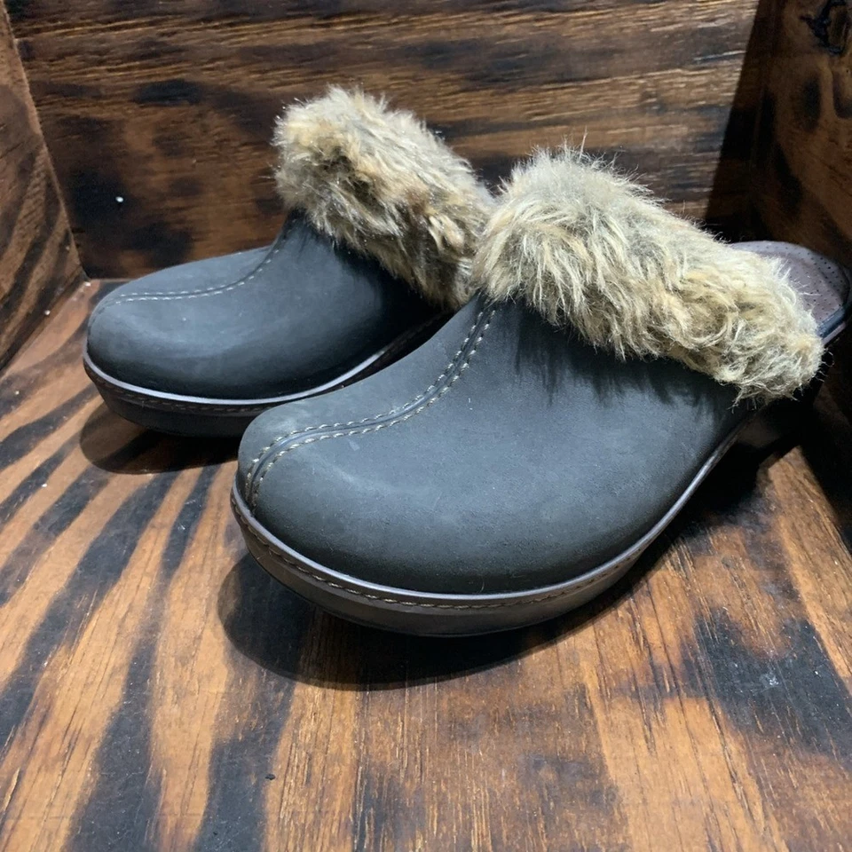 Zuecos Crocs Cobbler de gamuza de cuero para mujer talla 7 piel sintética negro caoba Foto 2 de 4