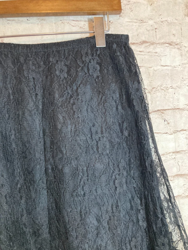 Falda New Directions Whimsigoth Mujer Mediana Negra Encaje Bruja Midi Acampanada Foto 2 de 4