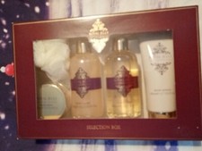 Boots Royal Jelly The  Ultimate Indulgence Opulent Bathing Selection Box Gift 