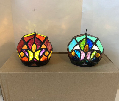 *NIB* BEAUTIFUL UNIQUE PAIR OF LIGHT UP STAINED GLASS GLOBES - BATTERY OPERATED