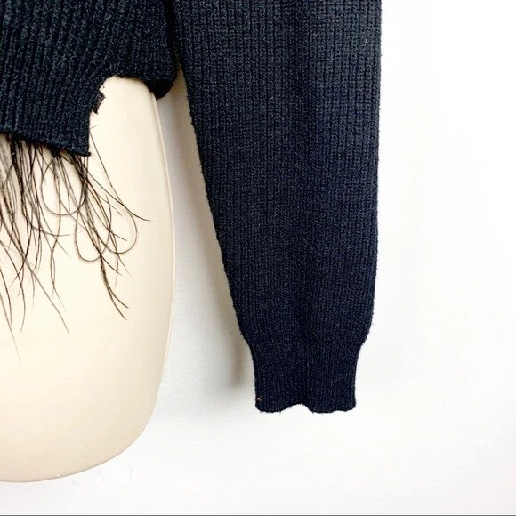 Suéter tejido con cable con dobladillo pluma Felicia negro Lucy Paris talla mediana Foto 4 de 4