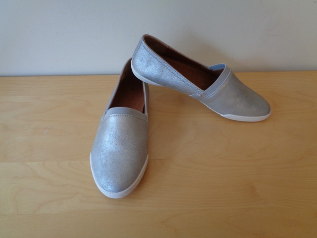 frye melanie slip on