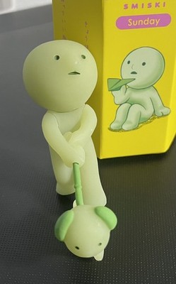 正規品スミスキーシークレットSMISKI SUNDAY x MOVING Original Smiski Sunday Series Secret Glow Figure Taking a Walk Dog