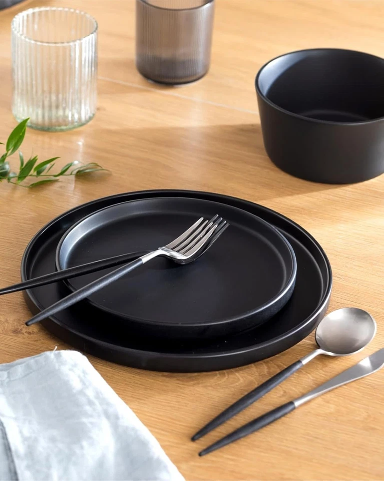 Set Piatti piani nero moderno gres porcellanato 6 persone ceramica - Immagine 4 di 4
