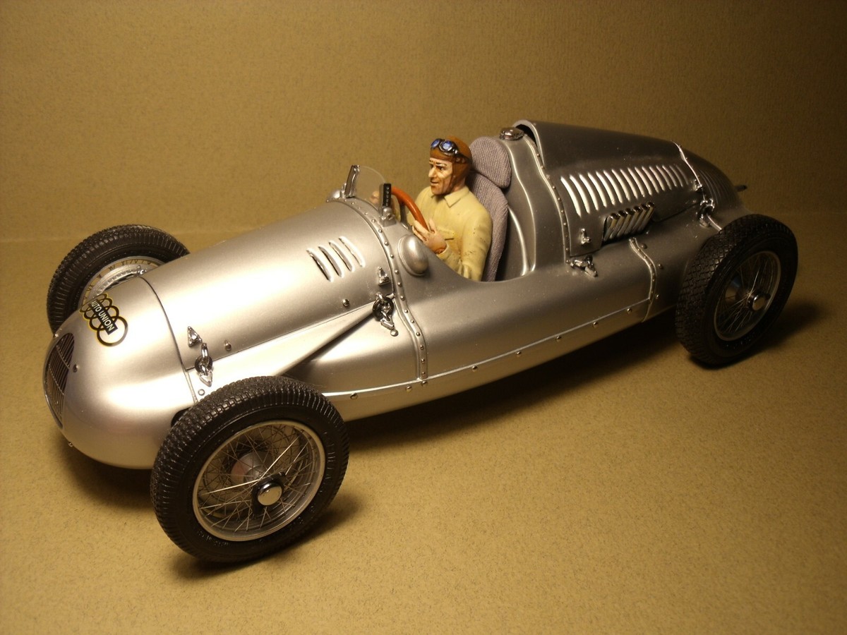 1/18 FIGURE TAZIO NUVOLARI DRIVING VROOM UNPAINTED CMC AUTO UNION