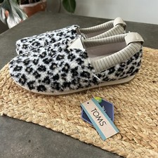 Tom  s Alpargata Resident Egret Snow Leopard Fleece Shoes Size 8 New With Tags