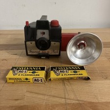 Vintage 1950s Imperial USA Mark XII Film Camera w/flash and 6 Flashbulbs