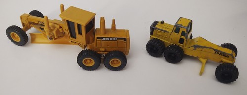 Vintage Tonka/ John Deere Graders. Metal. Pre-owned. - Picture 2 of 3