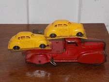 Vintage Wyandotte Pressed Steel Wind Up Toy truck with 2 Plastic Cars