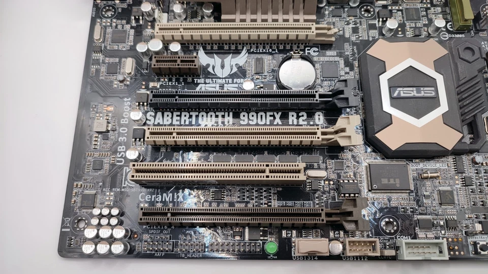 2012 Asus Sabertooth 990FX R2.0 Socket AM3+ atx ddr3 + i/o shield testée - Image 4 of 4