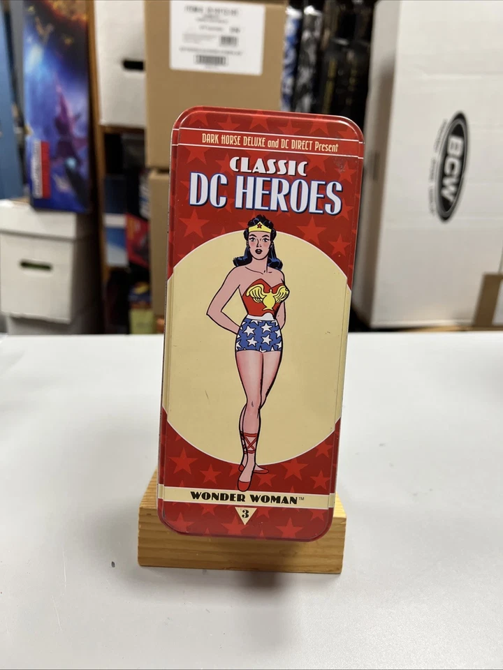 DC Heroes Classic Wonder Woman  Statue in Tin Box DC Dark Horse YOE! 2007 - Image 2 of 4