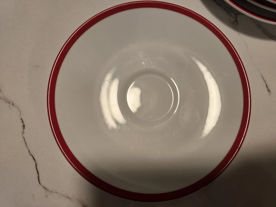 Williams Sonoma Brasserie Borde Rojo Taza Platillo Hecho en Japón Foto 2 de 4