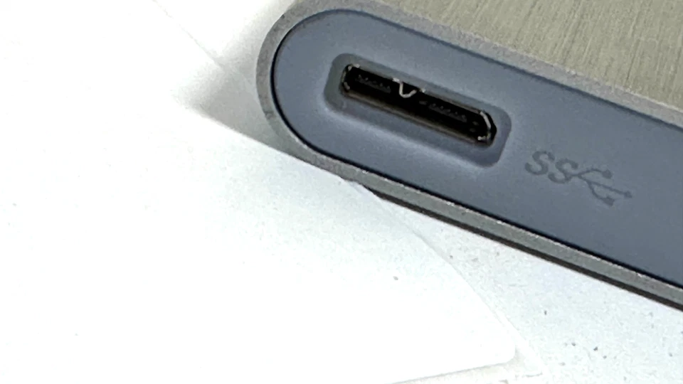 Sony Portable External Hard Drive HD-E1 with 1 TB Capacity - Image 3 of 4