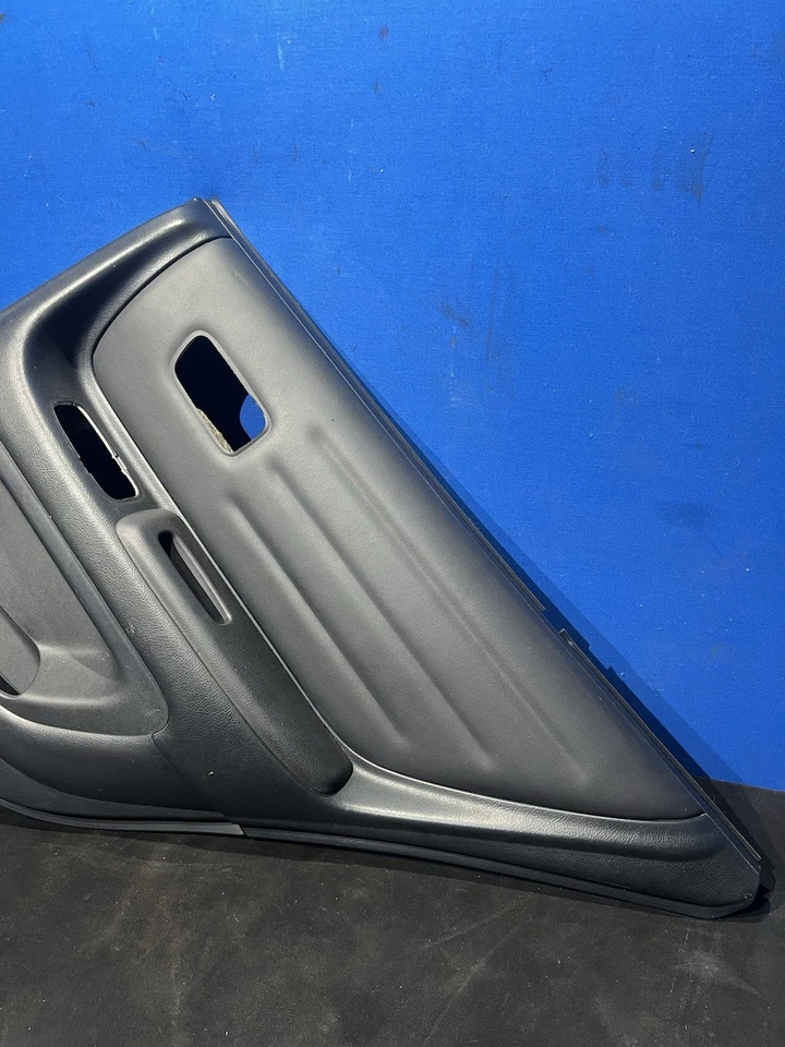 Lexus IS300 2001-2005 OEM puerta trasera derecha pasajero panel interior cuero negro Foto 3 de 4