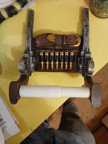 DWK Wild West Toilettenpapierhalter – Doppel-Revolver-Design Aus Harz, 24,1 Cm Hoch, Silber-braun