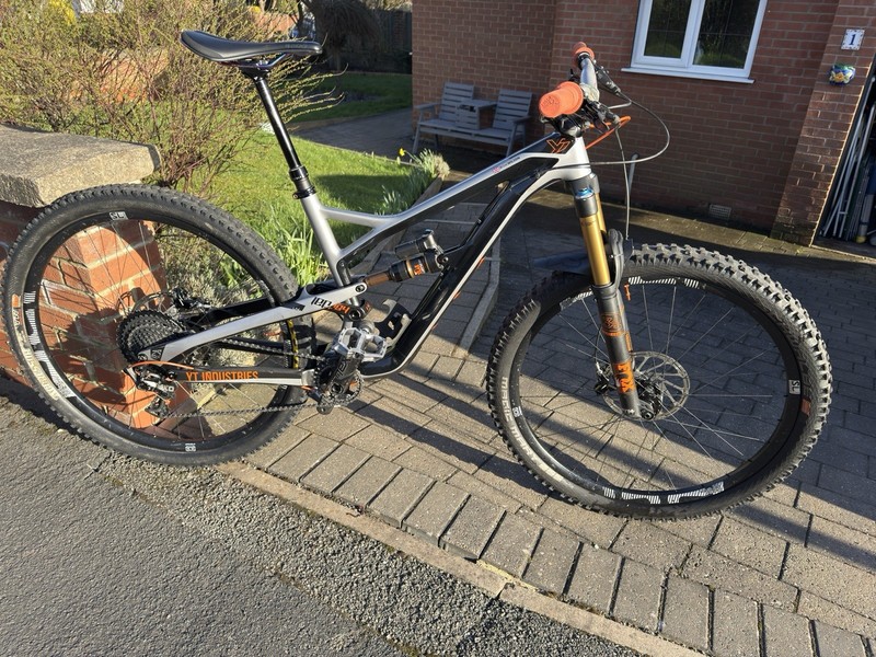 2017 YT Jeffsy 29 CF Pro Race Liquid Metal medium