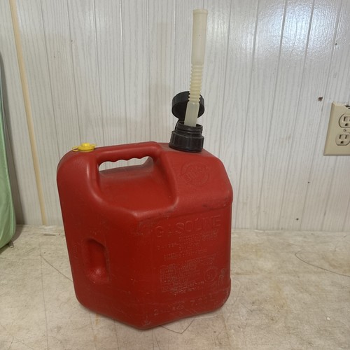 Blitz 2 Gallon 8 Oz Gas Can 11810 Preban Spout 2002 eBay