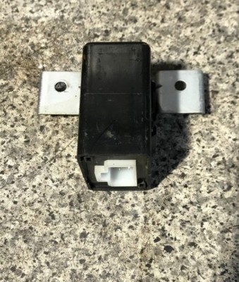 Subaru Legacy GLS Estate (1993-1999) Door Lock Timer Relay 88201AC001