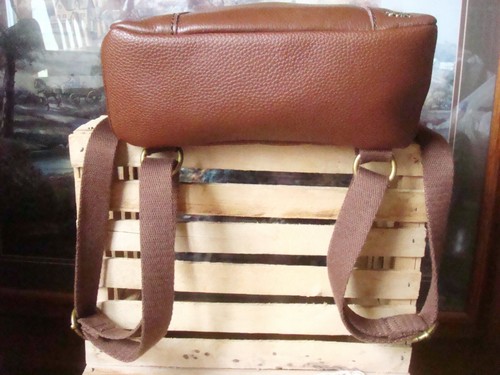 NUOVO CON ETICHETTE ~ ZAINO THE SAK CALABASAS PELLE MARRONE TEAK E TELA CON BORCHIE ~ $149 - Foto 5 di 11