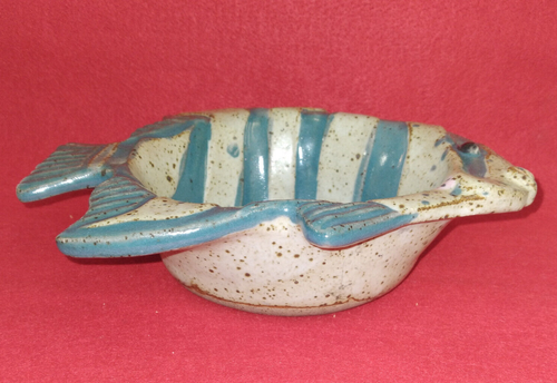 Tom Chamberlain Pottery Studio Fish Bowl 8" Hand Crafted Dish - Picture 3 of 7