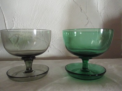 2  Vintage Farbglas Eisschalen Art Déco   Eisbecher bunt Dessert