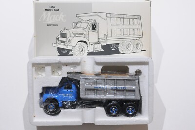 FIRST GEAR 1960 MACK B-61 DUMP TRUCK SCALE 1:34 TRU-BLU BEER MALT GRAIN 19-2049