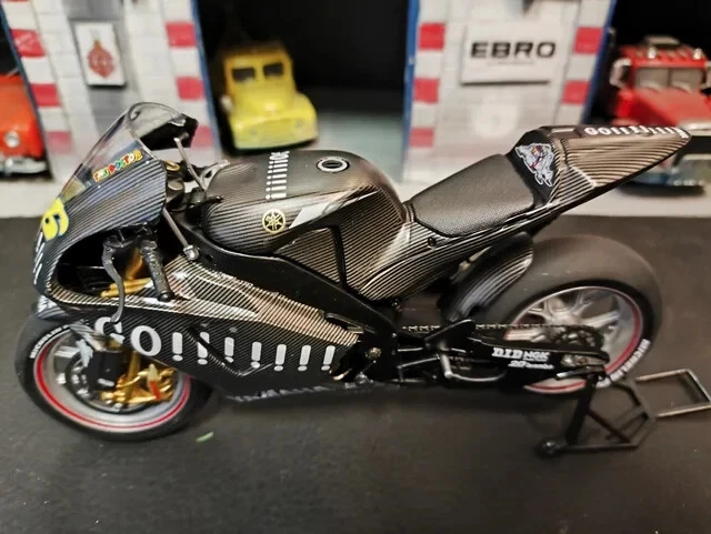 YAMAHA YZR-M1 #46, VALENTINO ROSSI, TEST PHILLIP ISLAND 2004, 1:12 DIE CAST - Image 3 of 4