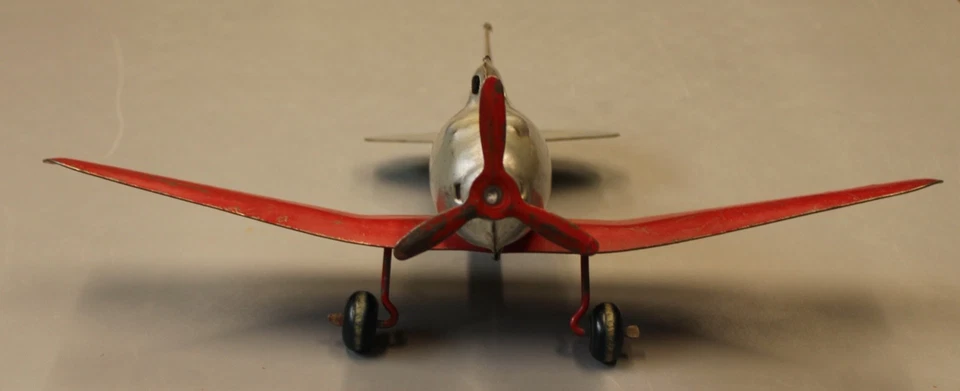 11/28 Винтажная Прессованная Сталь Игрушечный Самолет, 1940-е Wyandotte Серебристый и Красный - Изображение 4 из 4