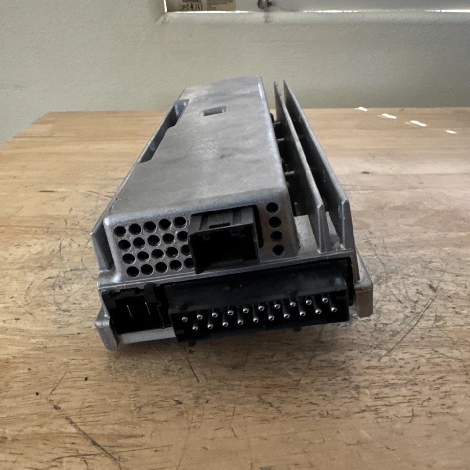 2# 2013 BMW ALPINA B7L - Amplificador Top-Hifi / AMP 9283656 - Imagem 2 de 4