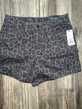 Women's New wild fable leopard print shorts in a size 6.