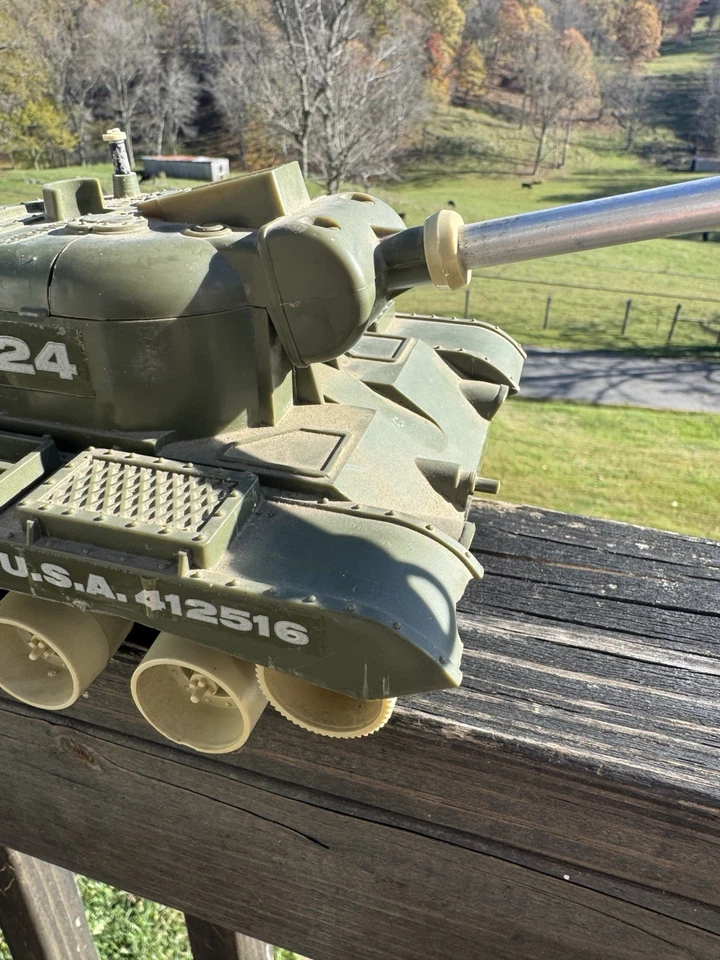 Juguete batería tanque bulldog luz REMCO vintage años 60 - no funciona Foto 3 de 4