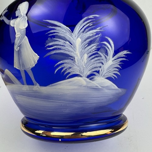 Jarrón Fenton Mary Gregory con volantes azul cobalto pintado a mano niña con pájaro - Imagen 12 de 15